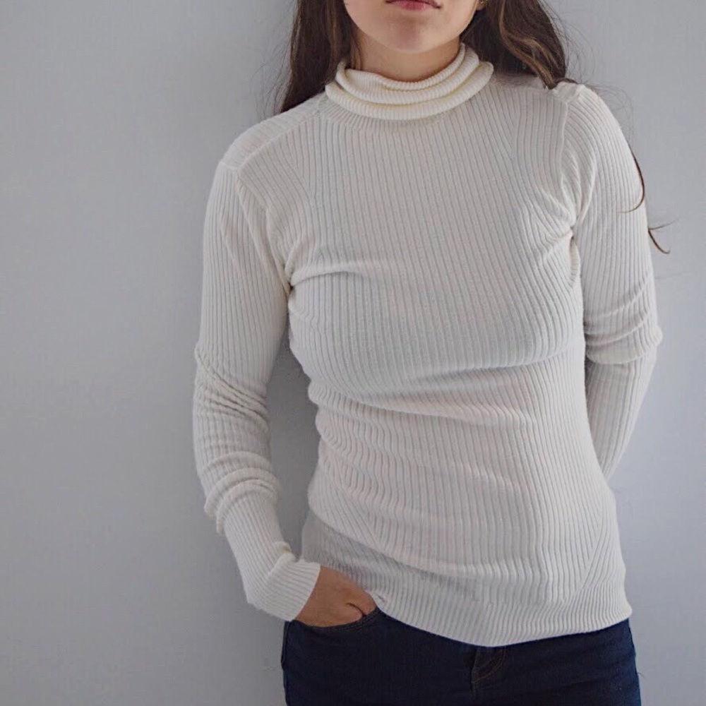 Beautiful fitted white turtle neck